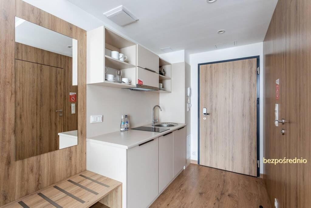 Apartament W Warszawie Dedykowany Parking Podziemny W Cenie, Wifi, Blisko Centrum New Apartment In Warsaw Finished To A High Specification Fitted Out To A High Standard On The 7Th Floor, Wifi, Underground Parking Price Included Dış mekan fotoğraf