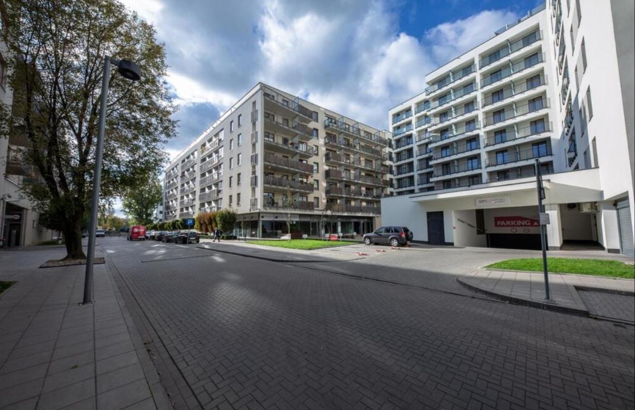 Apartament W Warszawie Dedykowany Parking Podziemny W Cenie, Wifi, Blisko Centrum New Apartment In Warsaw Finished To A High Specification Fitted Out To A High Standard On The 7Th Floor, Wifi, Underground Parking Price Included Dış mekan fotoğraf